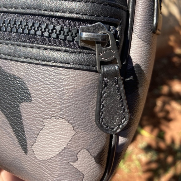 Brand new coach travel or make up bag - Picture 4 of 8